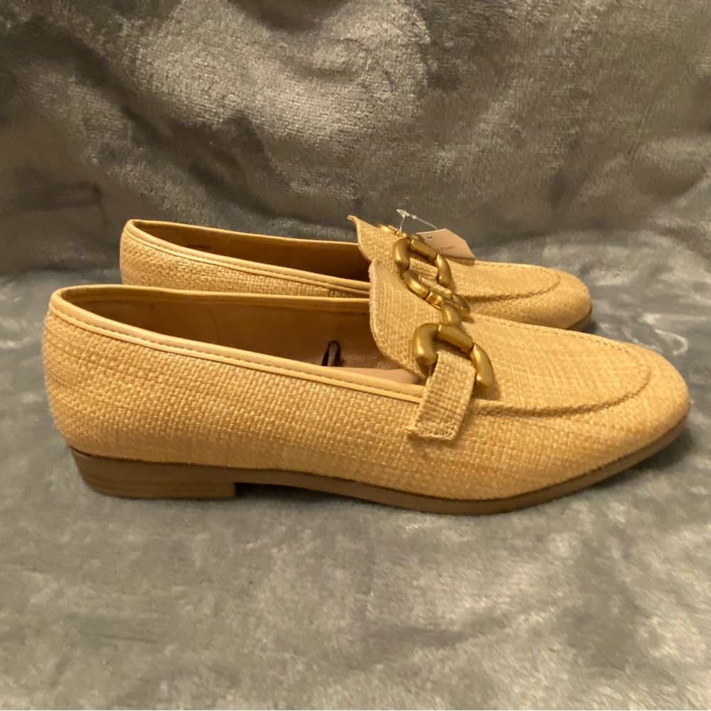Time and Tru Shoes Beige Loafers with Gold Accent Women’s Size 10 Slip On New